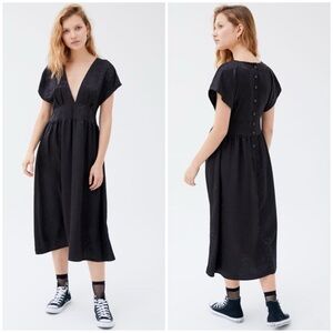 URBAN RENEWAL Remnants Jacquard Deep V Midi Dress size L